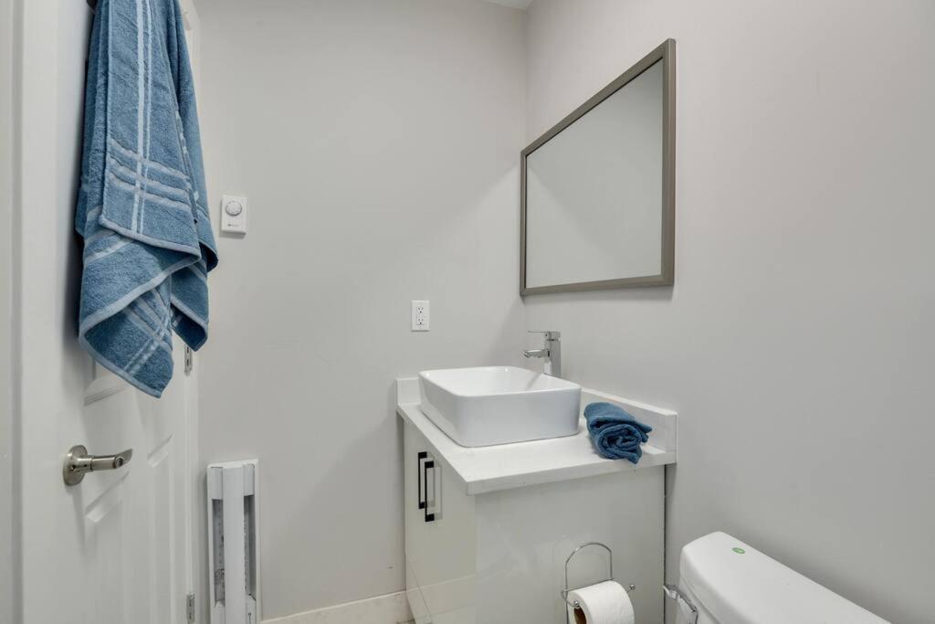 Seperate Back Basement Suites With Well Amenities Surrey Exteriér fotografie